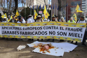 COAG y el Ministerio negocian una campaña para proteger la miel española