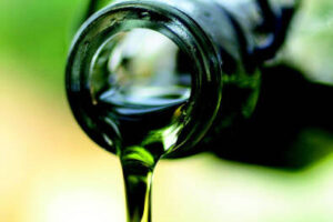 Las salidas de aceite de oliva alcanzan 727.700 t en marzo y anticipan una campaña con escasas existencias finales