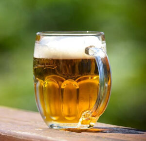 Caen las ventas de cerveza en España por segundo año consecutivo, aunque crece la demanda de cerveza SIN