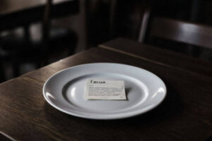 ¿Es legal penalizar por cancelar reservas en restaurantes?