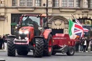 El “tractor tax” vuelve a llevar al campo inglés a protestar en Londres