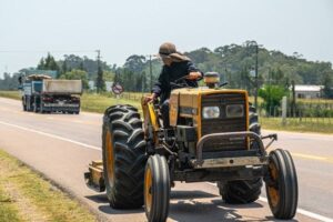 Agricultores sancionados por circular con máquinas que la ley permite