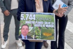 Casi 6.000 firmas exigen al Ministerio medidas urgentes contra las plagas
