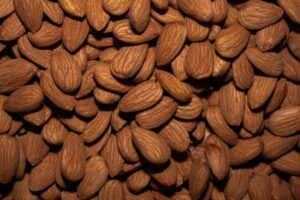 Andalucía destina 10 M€ a los productores de almendra afectados por heladas