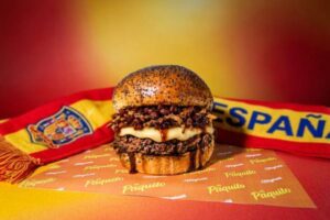 El ‘Paquito’ se viste de hamburguesa para colar el cordero en el Mundial