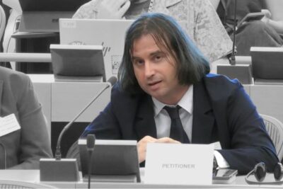 «Esto se llama ruina»: el abogado almeriense que fue a Bruselas a denunciar que Europa engaña al agricultor español